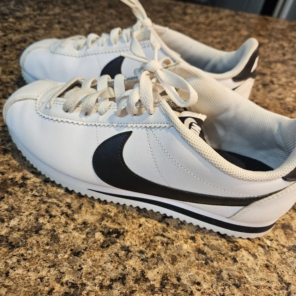 Nike Classic Cortez‎ Womens Size 8.5 White Black Athletic Sneakers